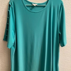 XL shirt with cute sleeves